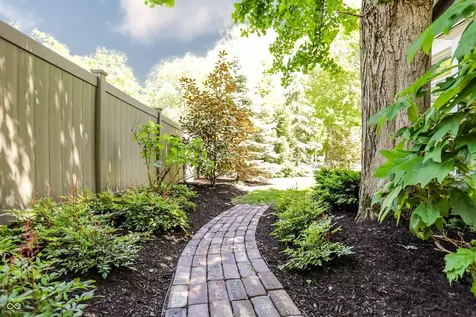 420 W Pine Street Zionsville IN 46077