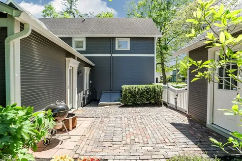 420 W Pine Street Zionsville IN 46077