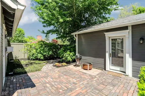 420 W Pine Street Zionsville IN 46077