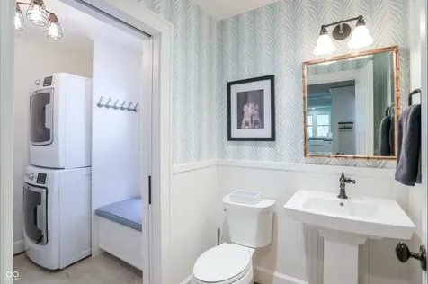 420 W Pine Street Zionsville IN 46077