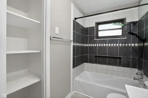 5434 Norcroft Drive Indianapolis IN 46221