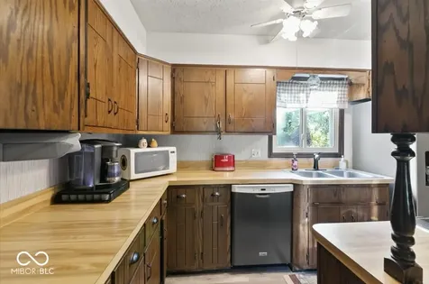 915 Edgehill Lane Anderson IN 46012