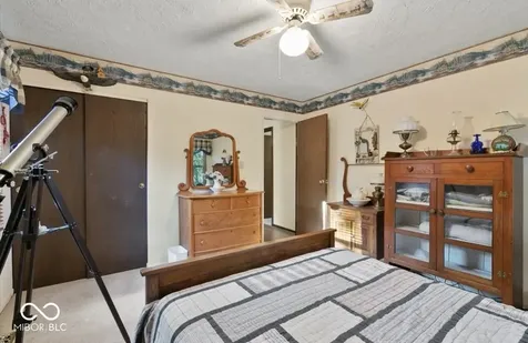 915 Edgehill Lane Anderson IN 46012