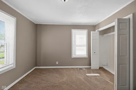 5936 E Shimer Avenue Indianapolis IN 46219