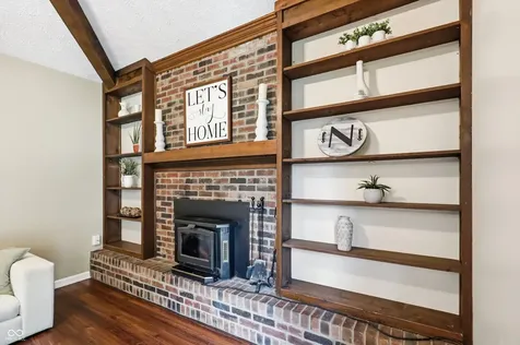 8035 Vineyard Drive Indianapolis IN 46260