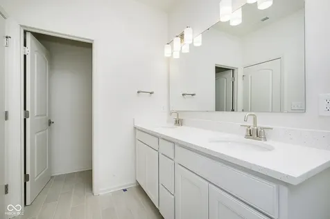 14524 Elsmere Lane Carmel IN 46074