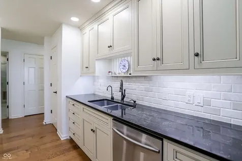 9543 Cedar Springs Drive Indianapolis IN 46260