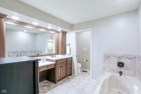 9543 Cedar Springs Drive Indianapolis IN 46260