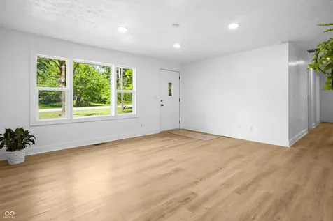 5961 N 200 W Columbus IN 47201
