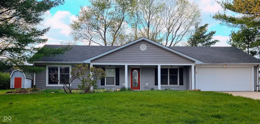 909 Cardinal Drive Zionsville IN 46077