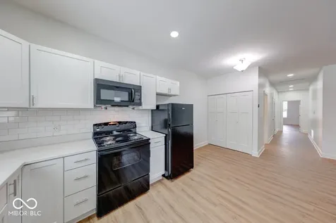 3915 N Hawthorne Lane Indianapolis IN 46226