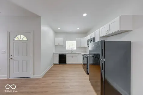 3915 N Hawthorne Lane Indianapolis IN 46226