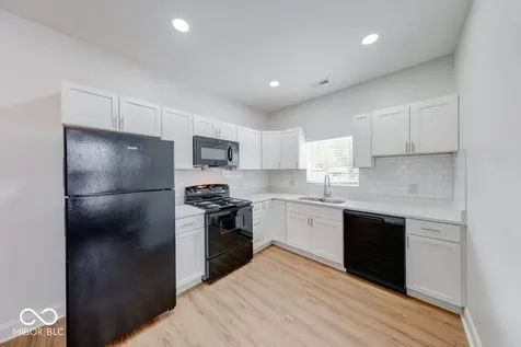 3915 N Hawthorne Lane Indianapolis IN 46226