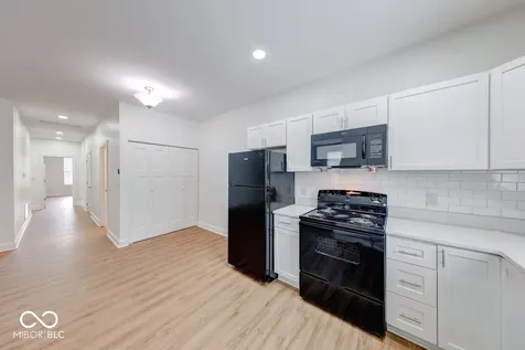 3915 N Hawthorne Lane Indianapolis IN 46226