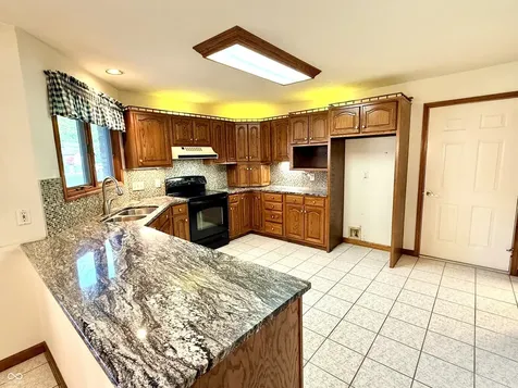 180 Oakbrook Drive Columbus IN 47201