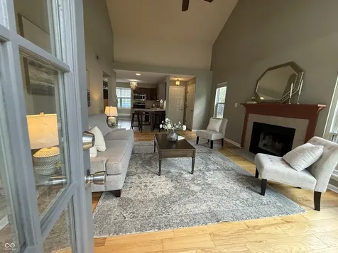 2829 Somerset Bay Indianapolis IN 46240