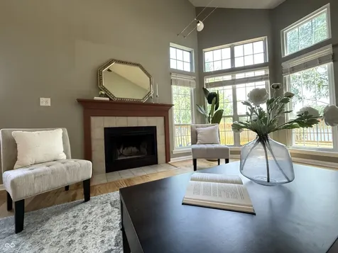 2829 Somerset Bay Indianapolis IN 46240