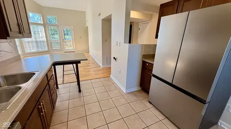 2829 Somerset Bay Indianapolis IN 46240