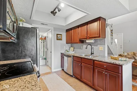 7963 Valley Farms Court Indianapolis IN 46214