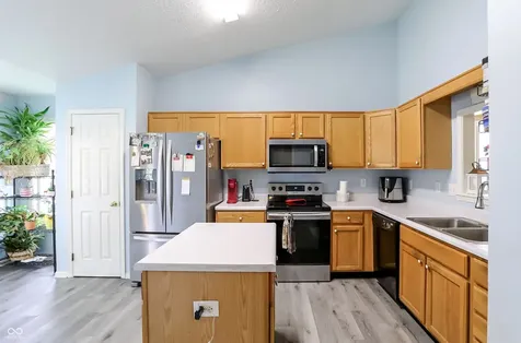 6824 Millbrook Circle Indianapolis IN 46237