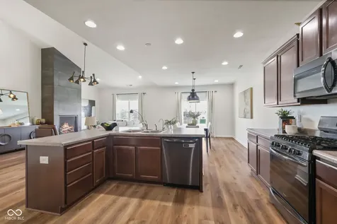 6912 W Cedarwood Circle Mccordsville IN 46055