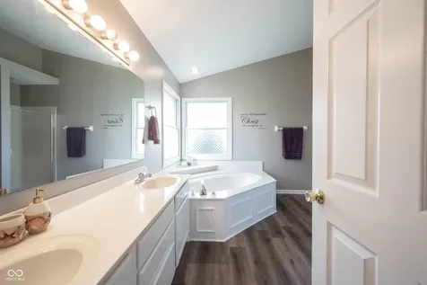 7715 Heather Lane Fishers IN 46038