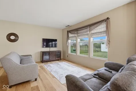2462 Middle View Drive Columbus IN 47201