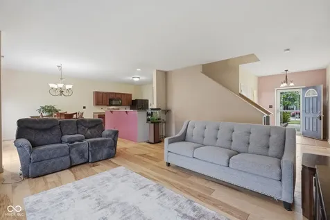 2462 Middle View Drive Columbus IN 47201