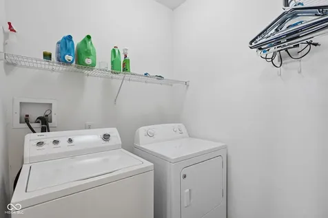 2462 Middle View Drive Columbus IN 47201