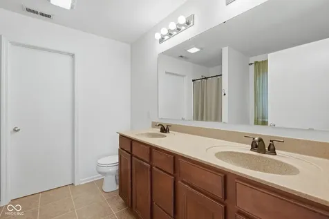 2462 Middle View Drive Columbus IN 47201