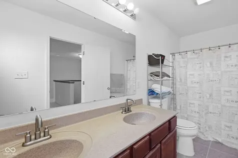 2462 Middle View Drive Columbus IN 47201