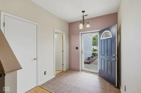 2462 Middle View Drive Columbus IN 47201