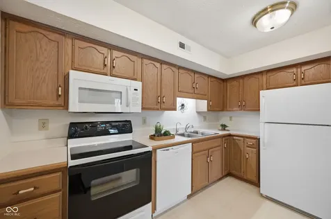 7601 Newport Bay Drive Indianapolis IN 46240