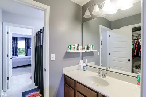 5723 Peaking Fox Drive Indianapolis IN 46237