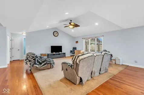 5243 Chloe Lane Seymour IN 47274
