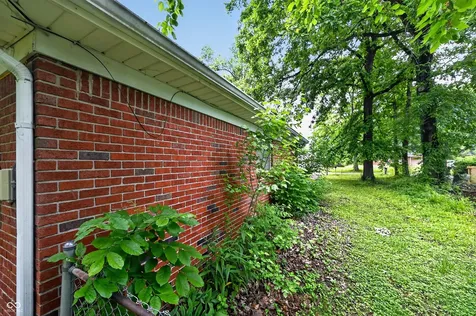 5511 Laurel Hall Drive Indianapolis IN 46226