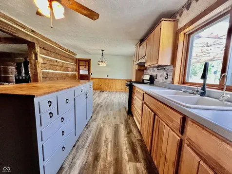 4296 E 100 N Shelbyville IN 46176