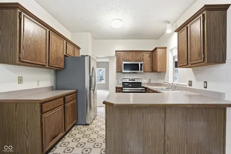5133 Robinsrock Way Indianapolis IN 46268