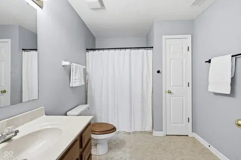 3915 Rosefinch Circle Indianapolis IN 46228