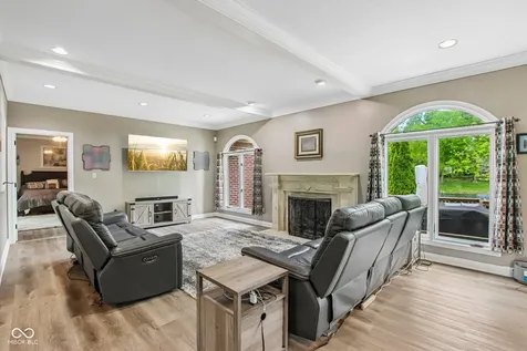 152 Derbyshire Drive Indianapolis IN 46229