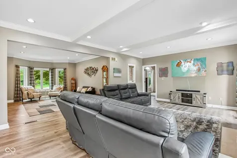 152 Derbyshire Drive Indianapolis IN 46229