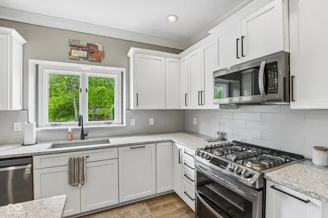 152 Derbyshire Drive Indianapolis IN 46229