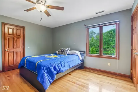 152 Derbyshire Drive Indianapolis IN 46229