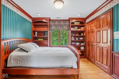 152 Derbyshire Drive Indianapolis IN 46229