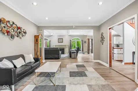 152 Derbyshire Drive Indianapolis IN 46229