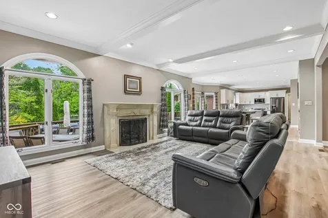152 Derbyshire Drive Indianapolis IN 46229