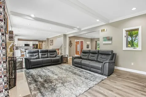 152 Derbyshire Drive Indianapolis IN 46229