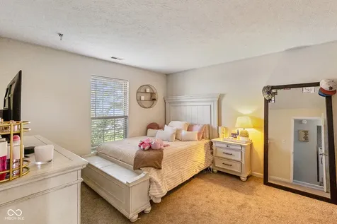 1259 Crisfield Circle Greenwood IN 46142
