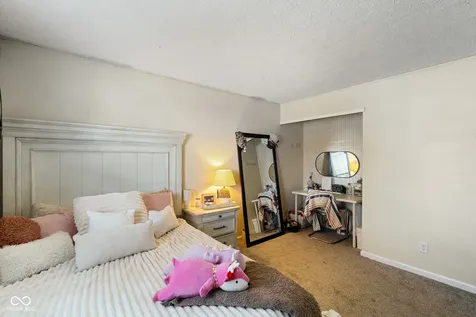 1259 Crisfield Circle Greenwood IN 46142