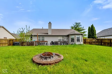 1259 Crisfield Circle Greenwood IN 46142
